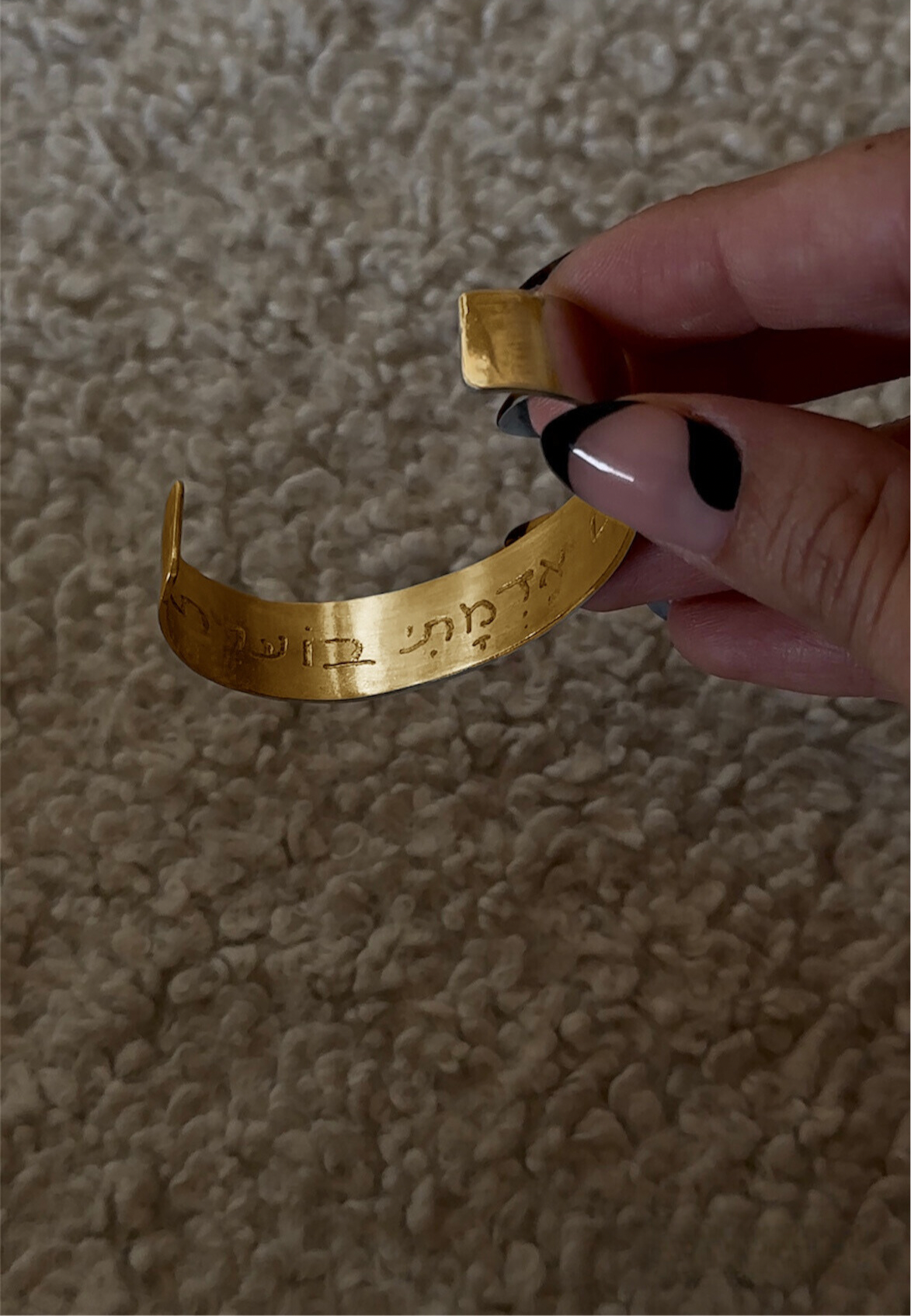 צמיד חריטה אישית קשיח לארג׳ זהב לבן 18k