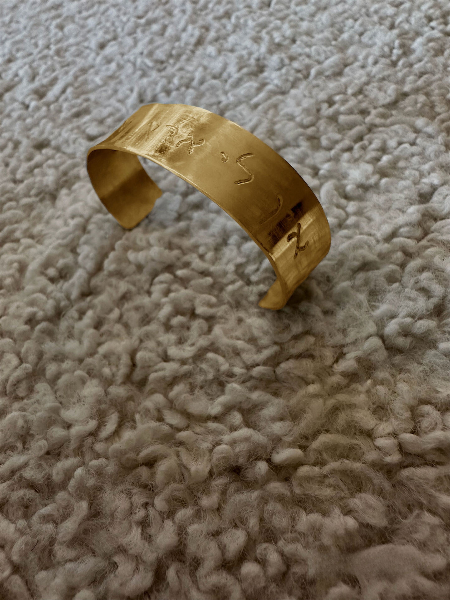 צמיד חריטה אישית קשיח לארג׳ זהב צהוב 18k