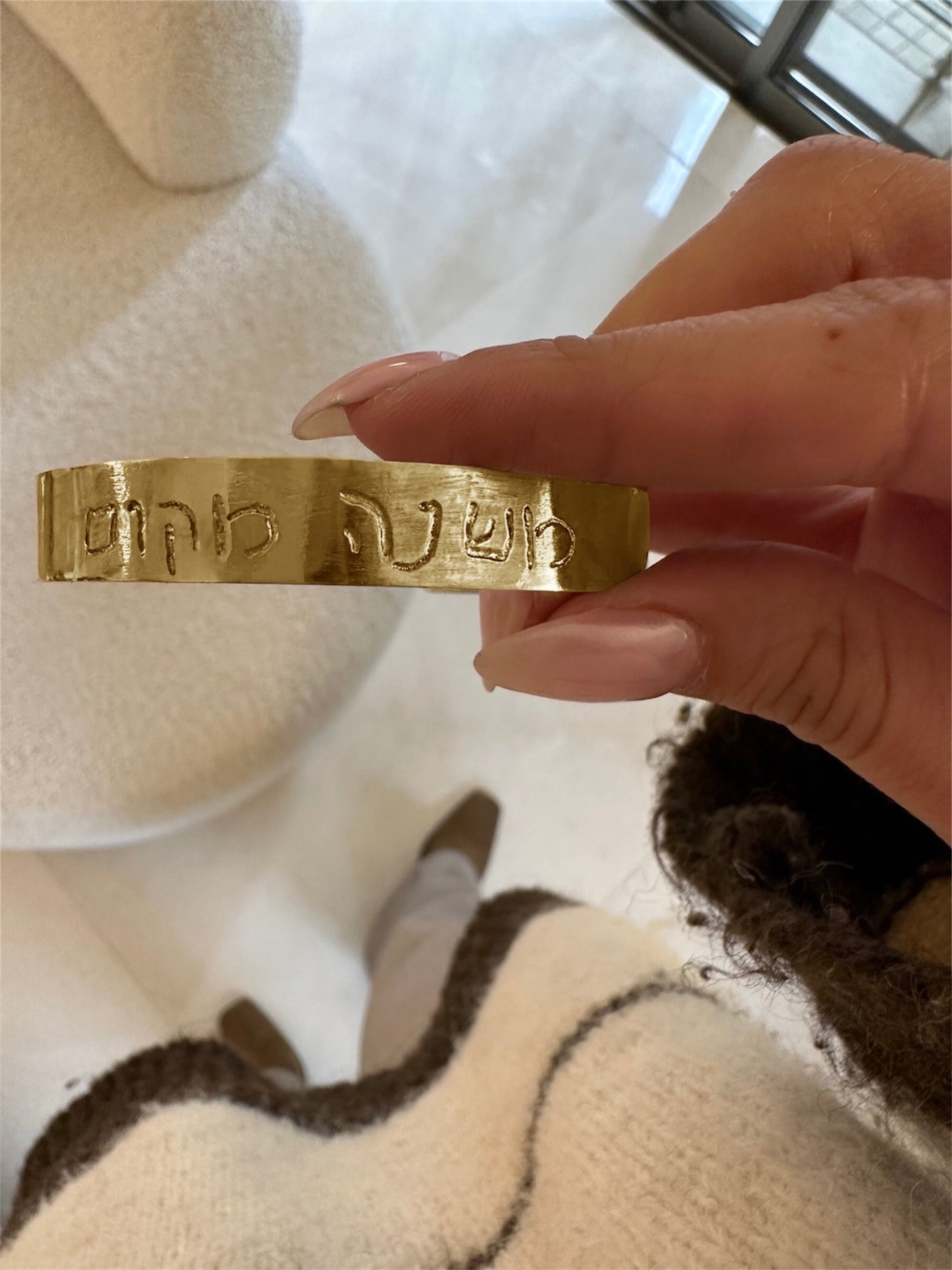 צמיד חריטה אישית קשיח לארג׳ זהב צהוב 18k