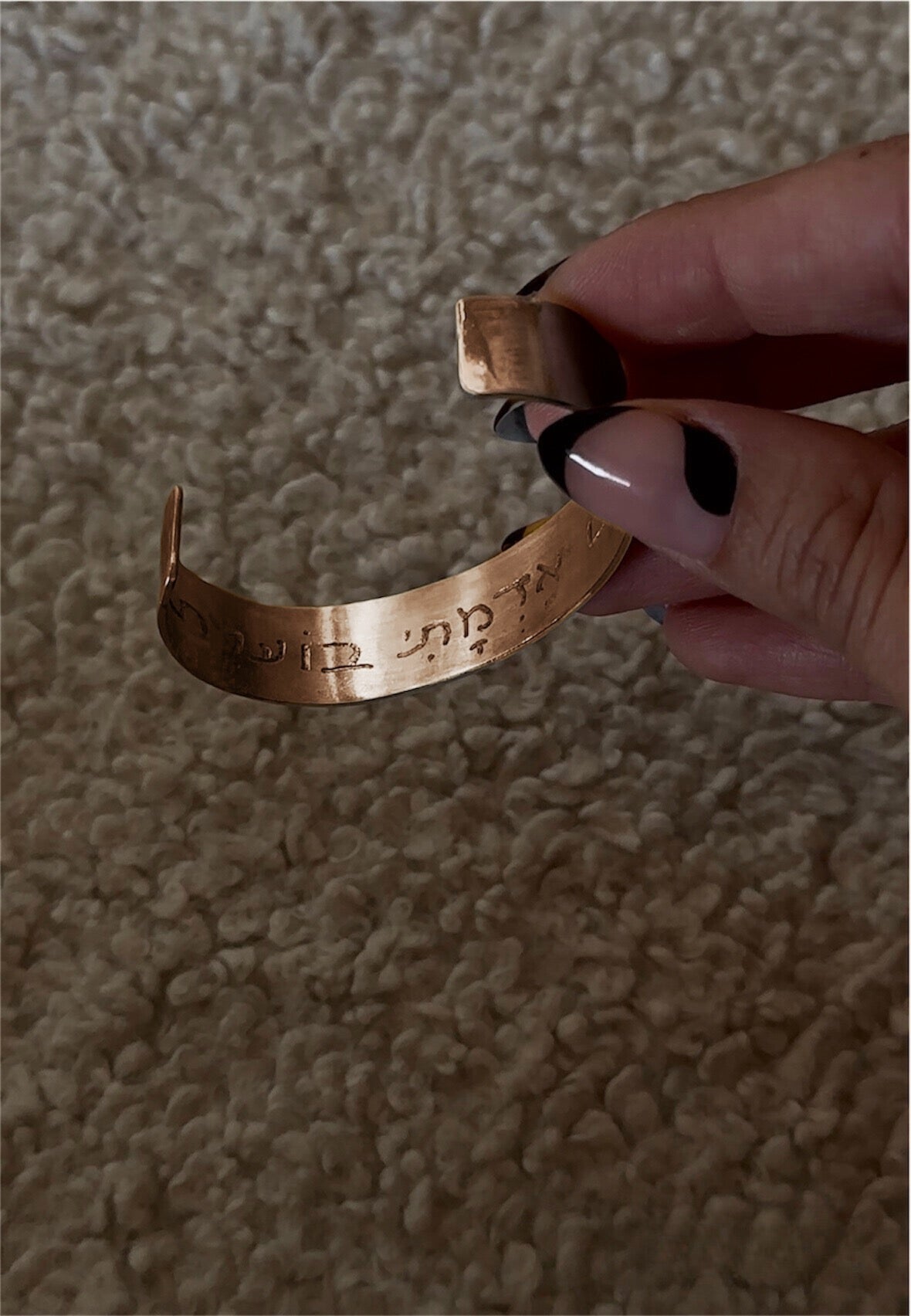 צמיד חריטה אישית קשיח לארג׳ זהב צהוב 18k