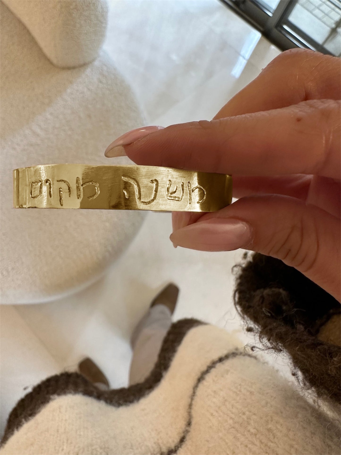 צמיד חריטה אישית קשיח לארג׳ זהב לבן 18k