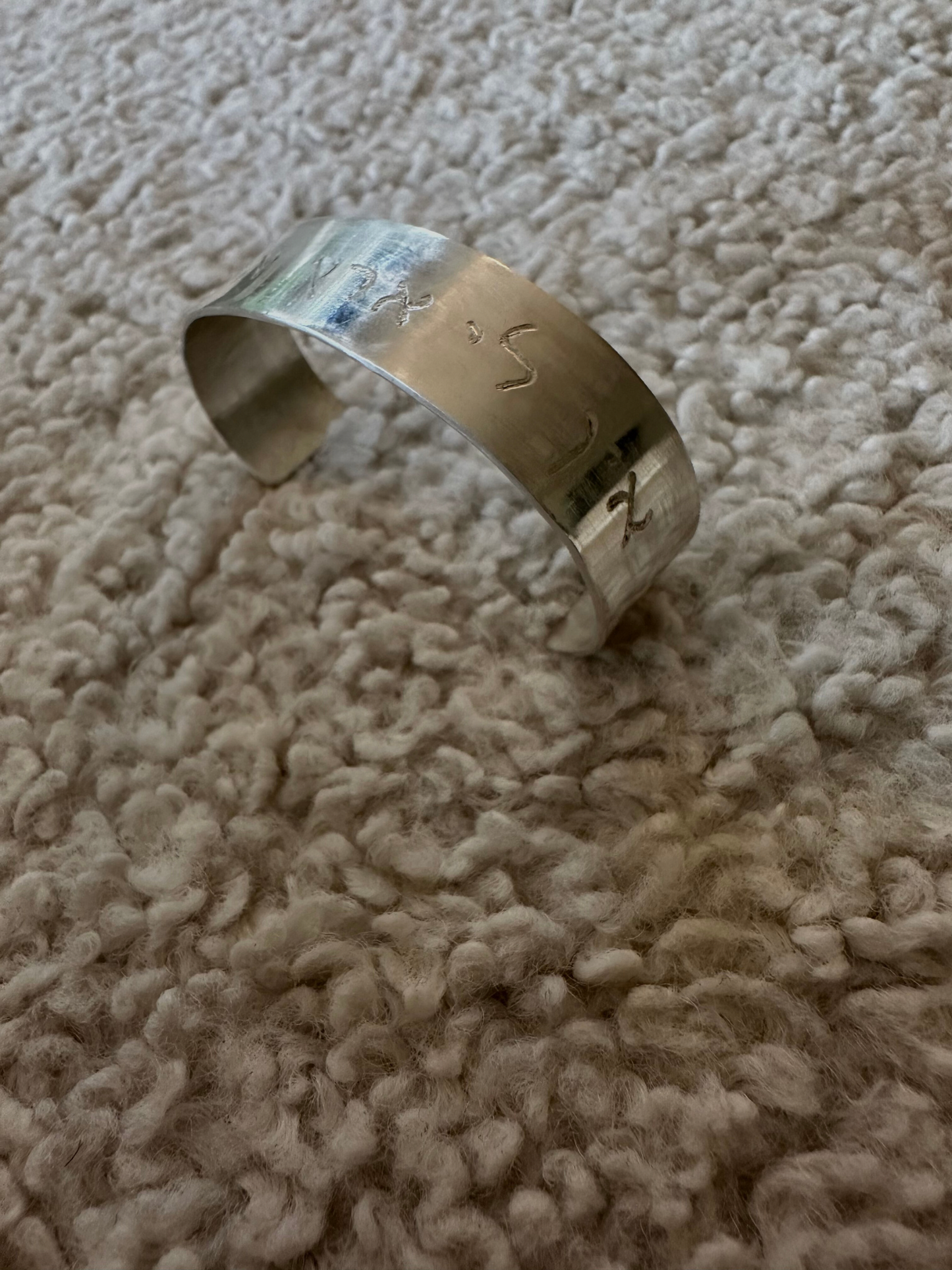 צמיד חריטה אישית קשיח לארג׳ פלטינום