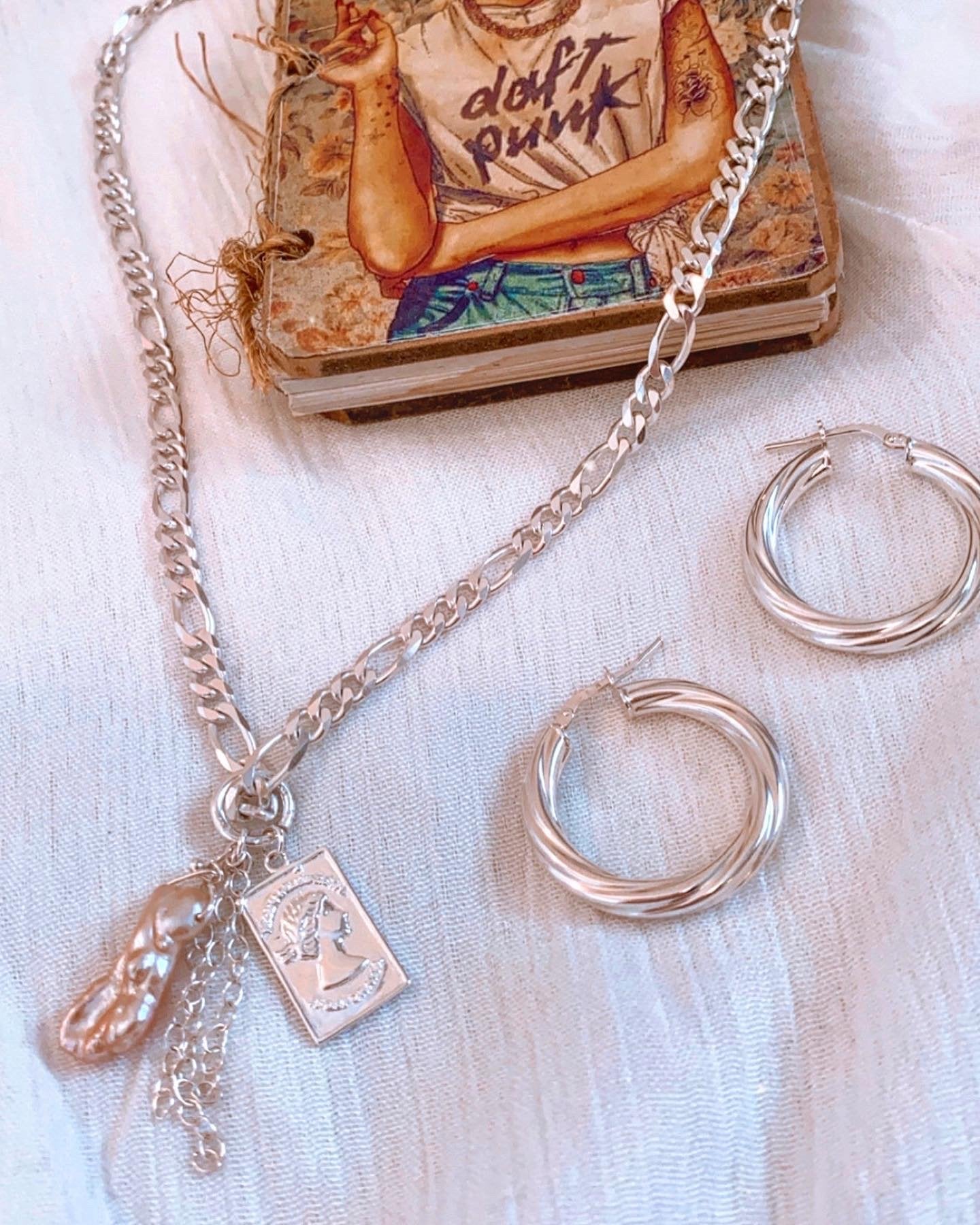 FRIDA necklace silver