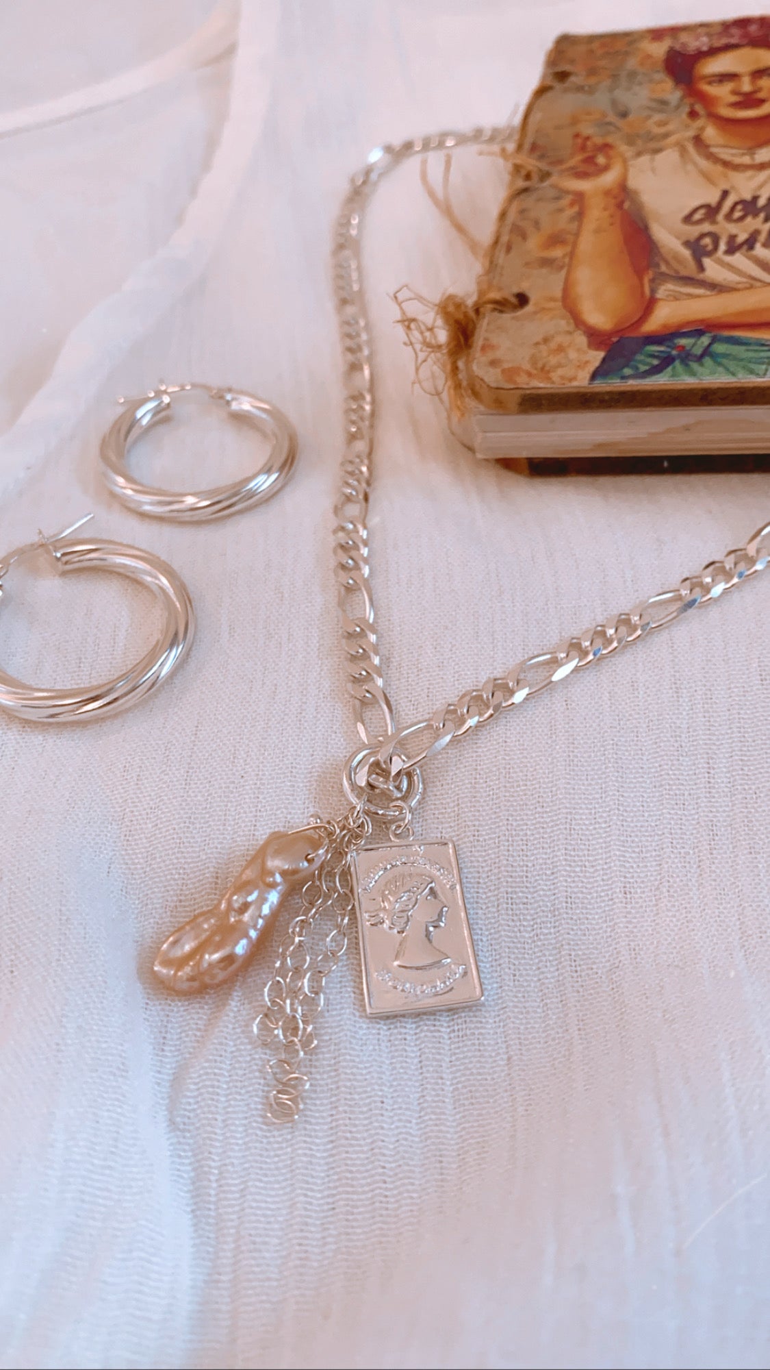 FRIDA necklace silver