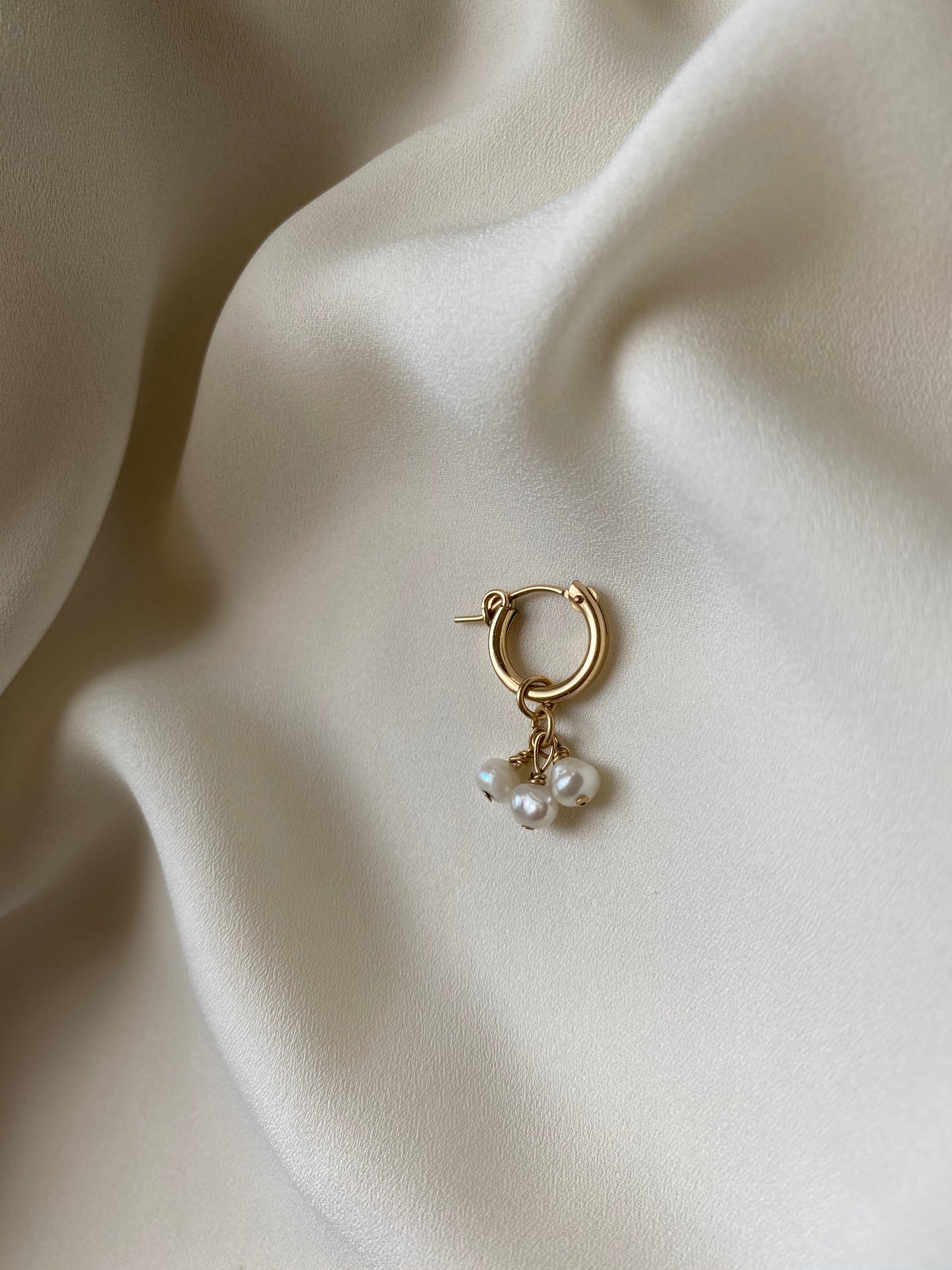 REINA HITANA SINGLE gold