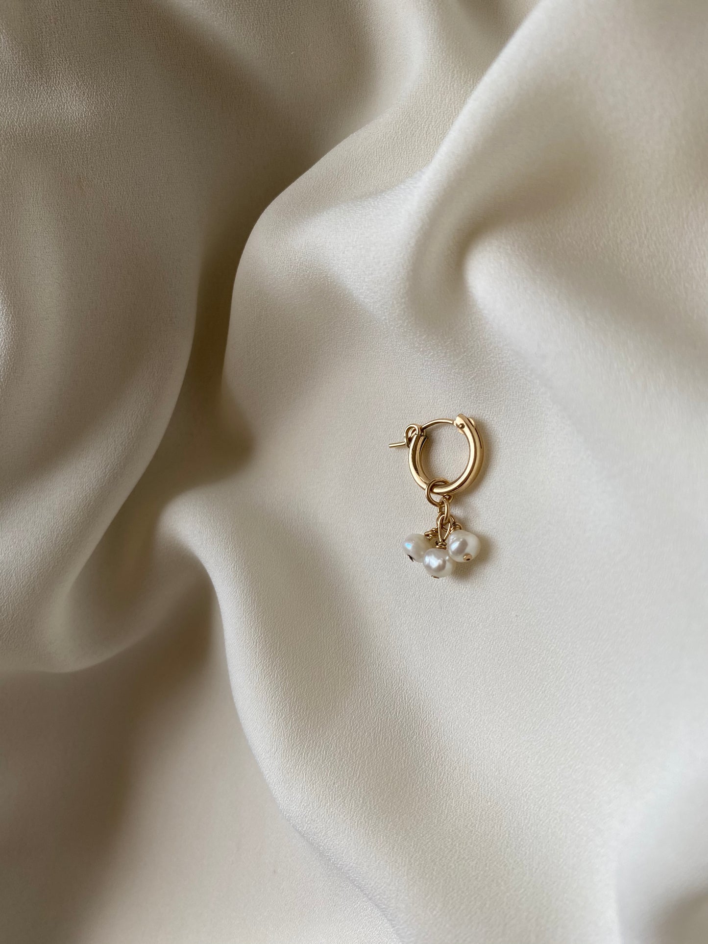 REINA HITANA SINGLE gold