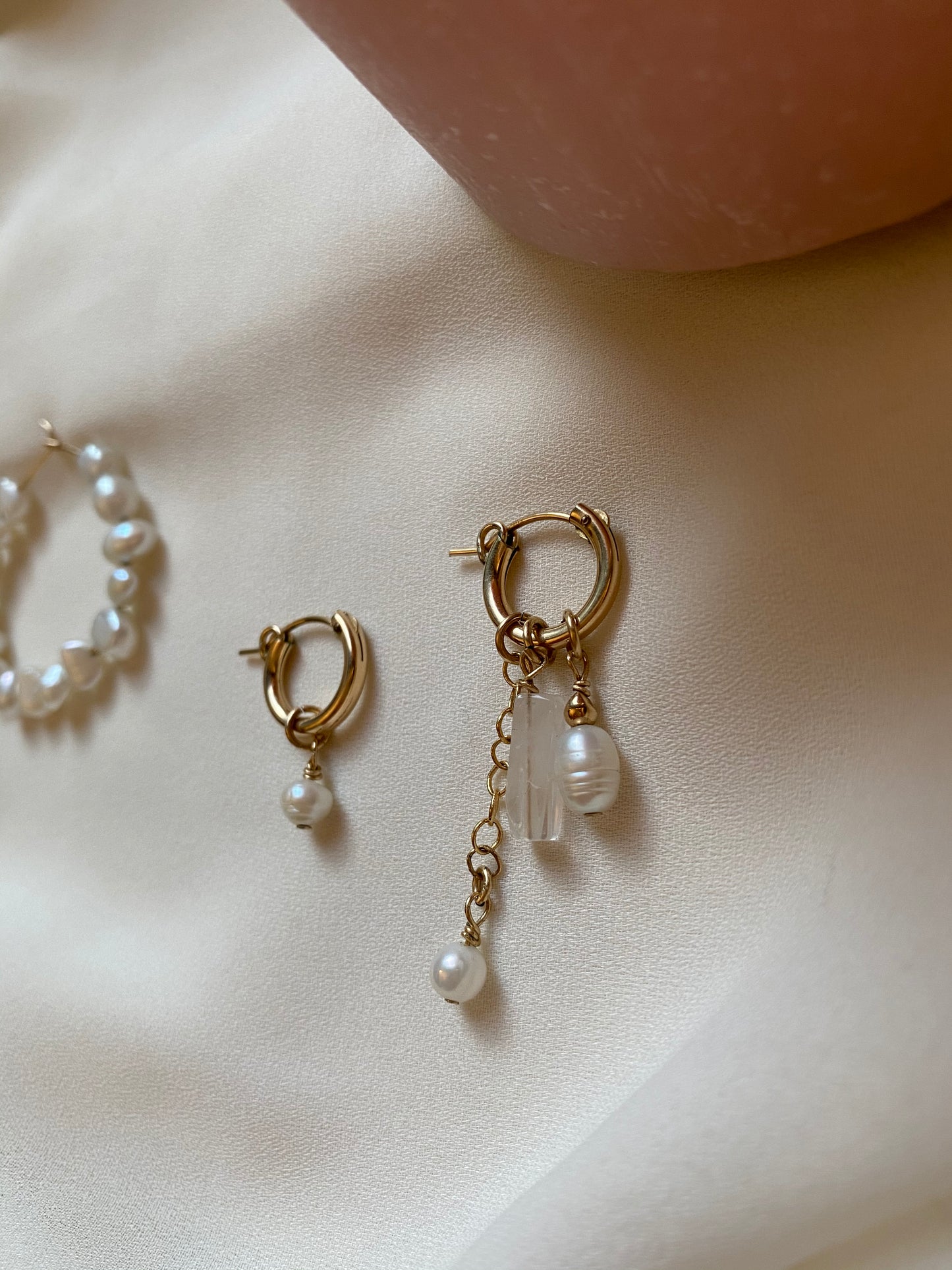 REINA HITANA PAIR earrings gold