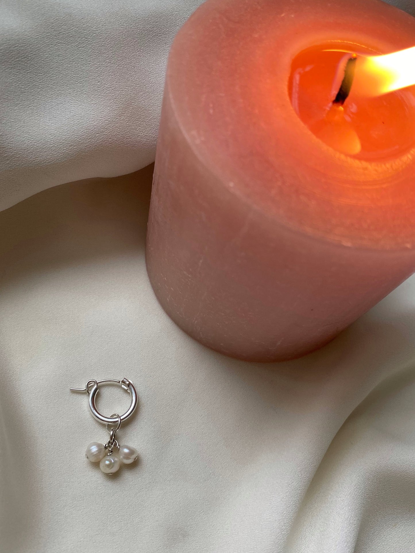 REINA HITANA SINGLE gold