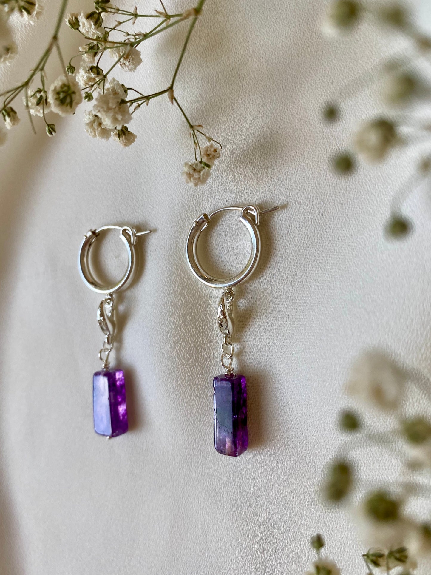 ZOI CHARM EARRINGS silver