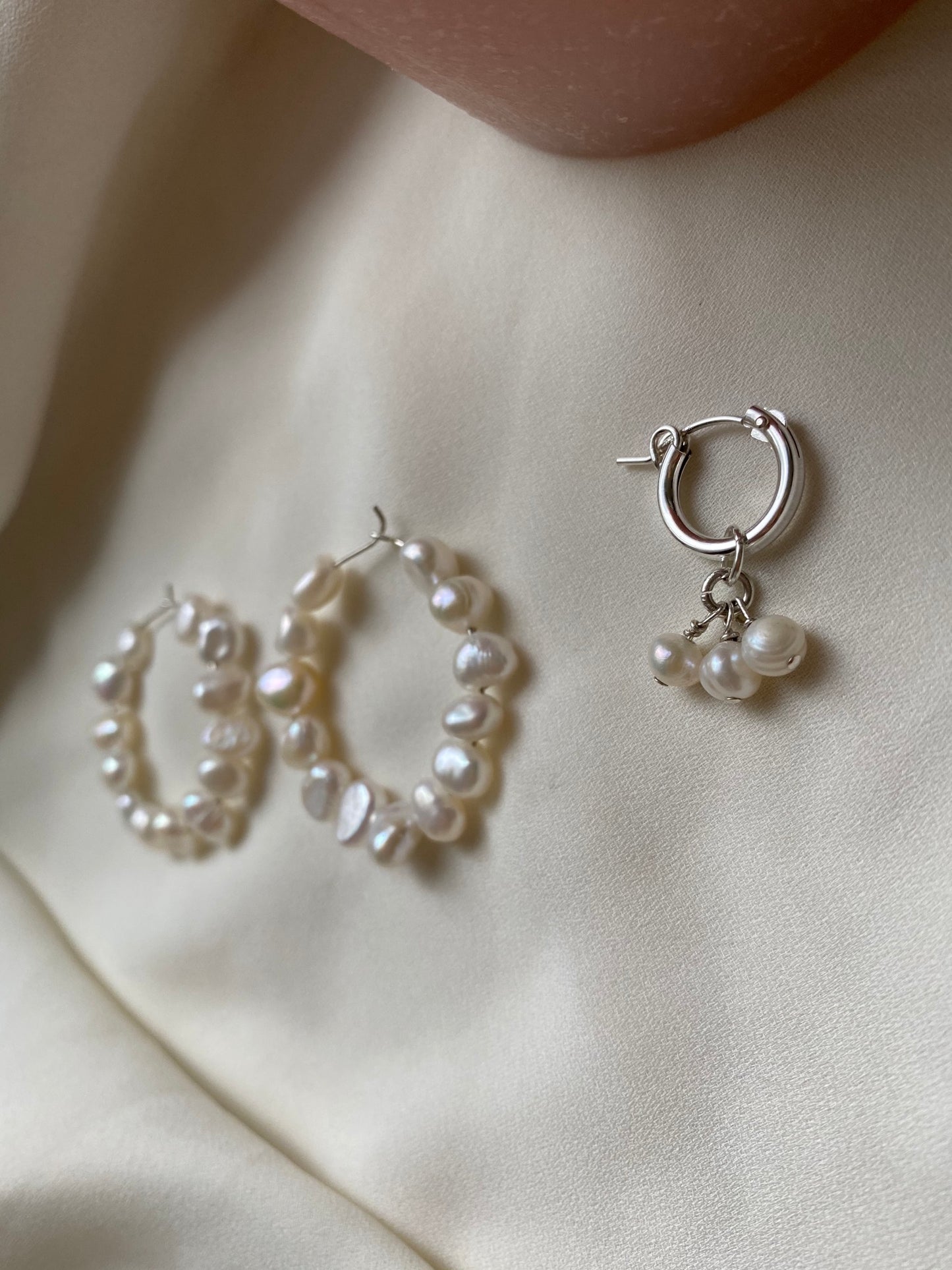 REINA HITANA SINGLE gold