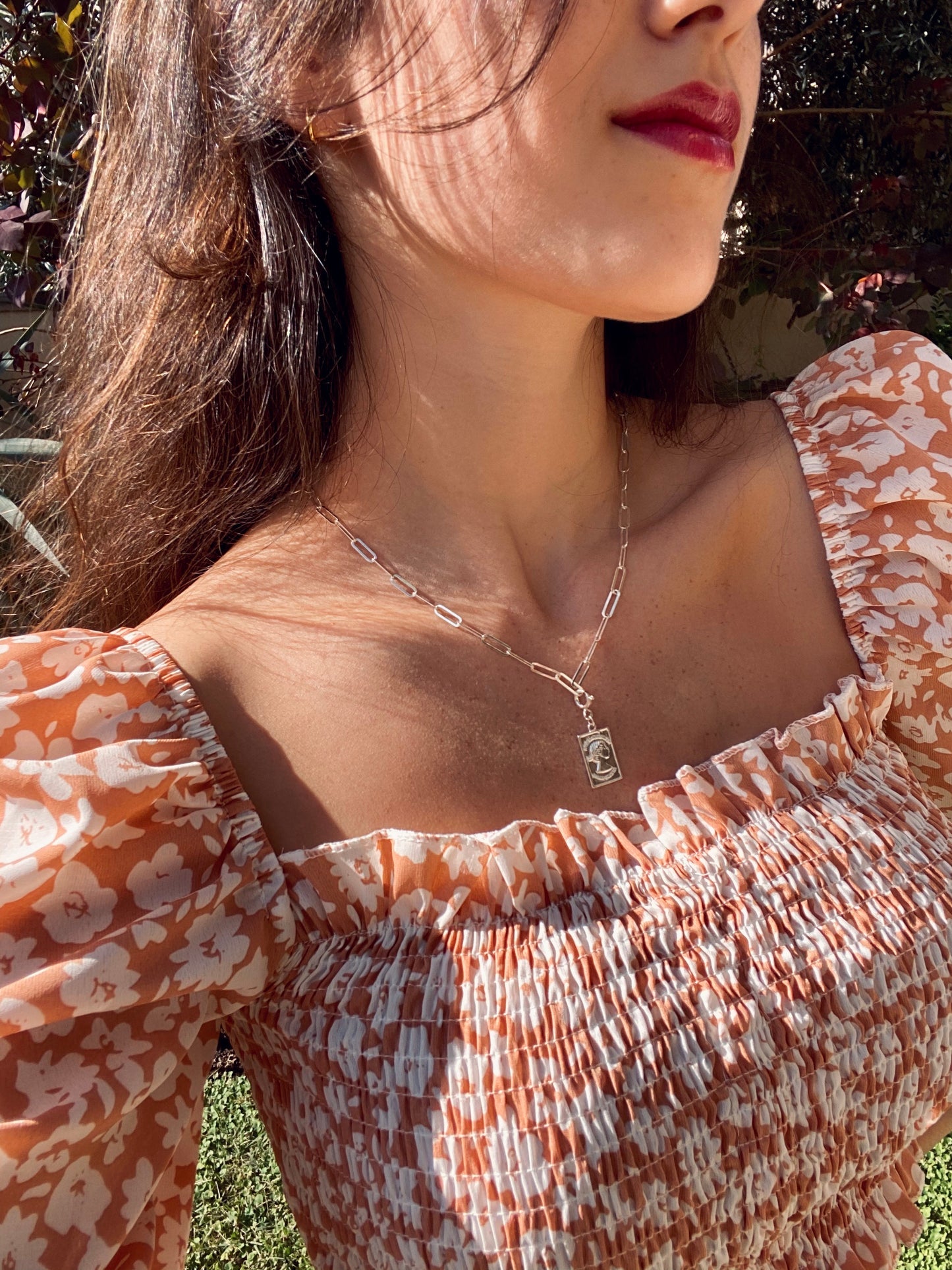 ELIZABETH QUEEN charm gold