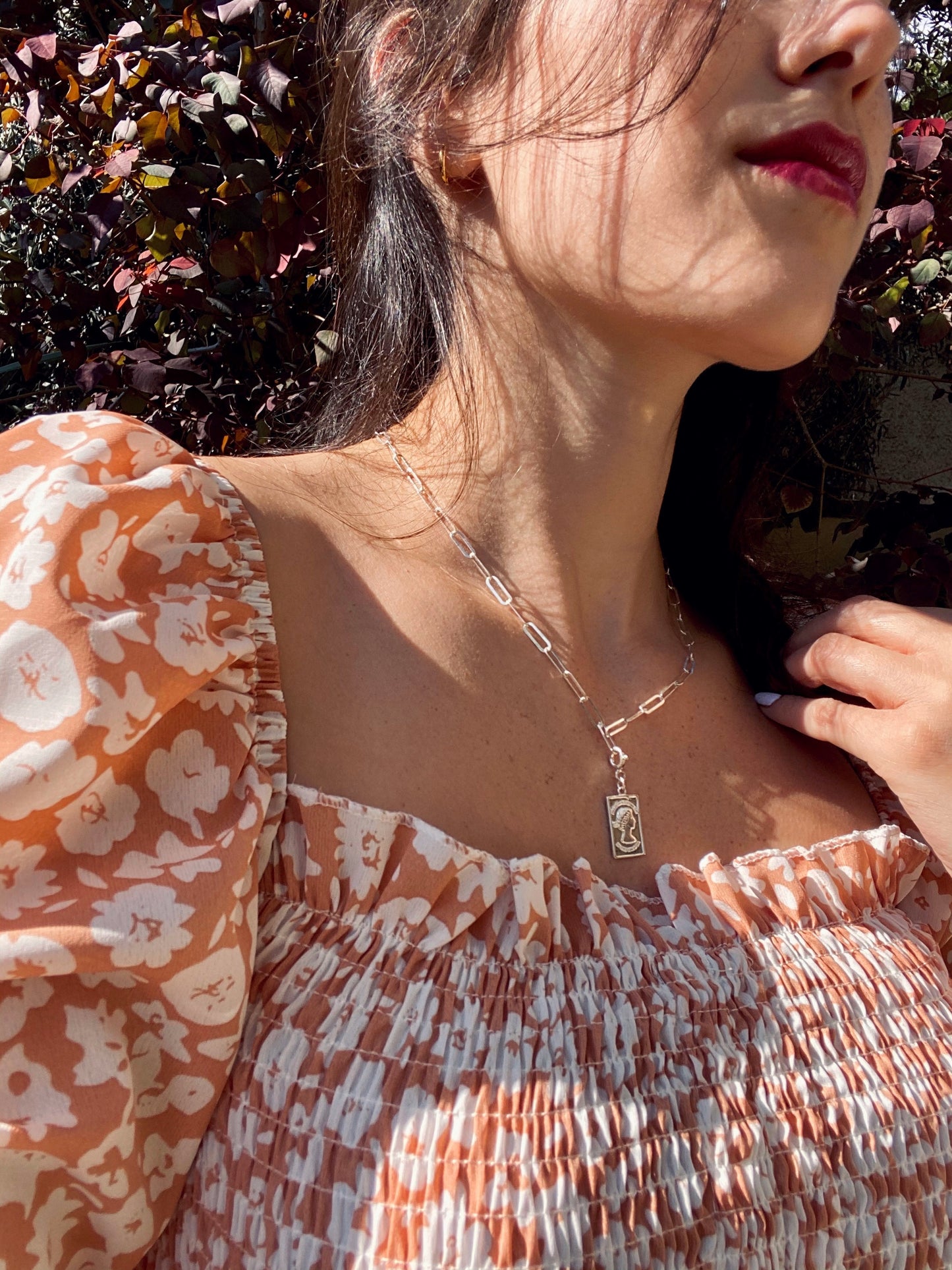 ELIZABETH QUEEN charm gold