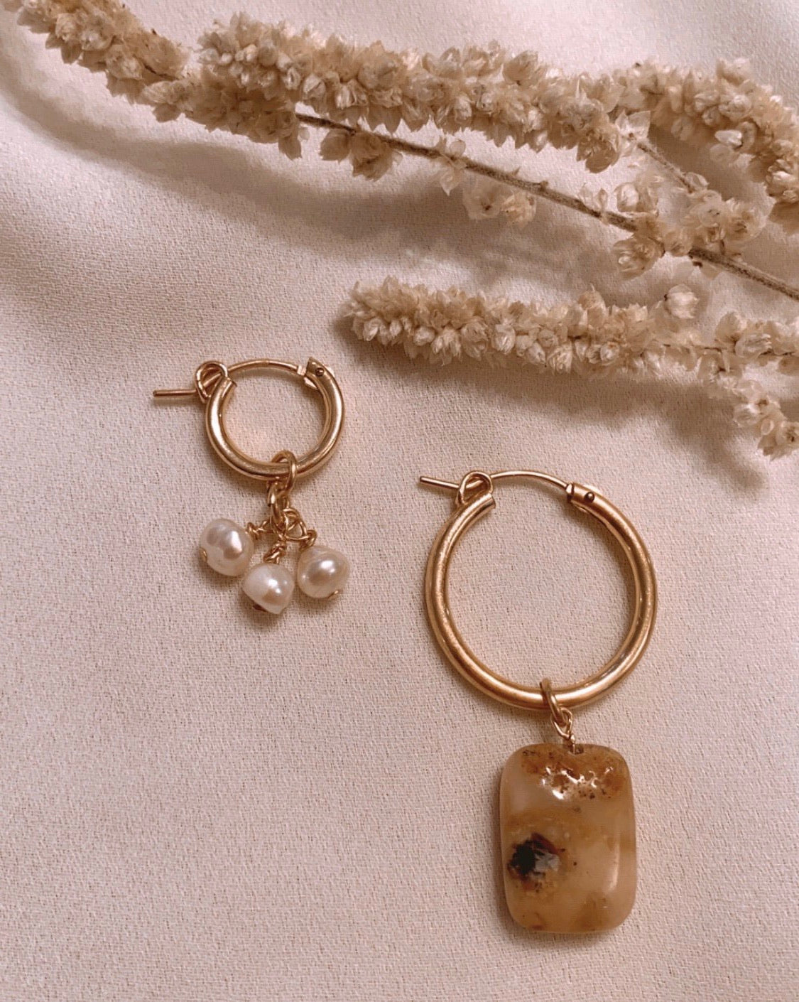 REINA HITANA SINGLE gold