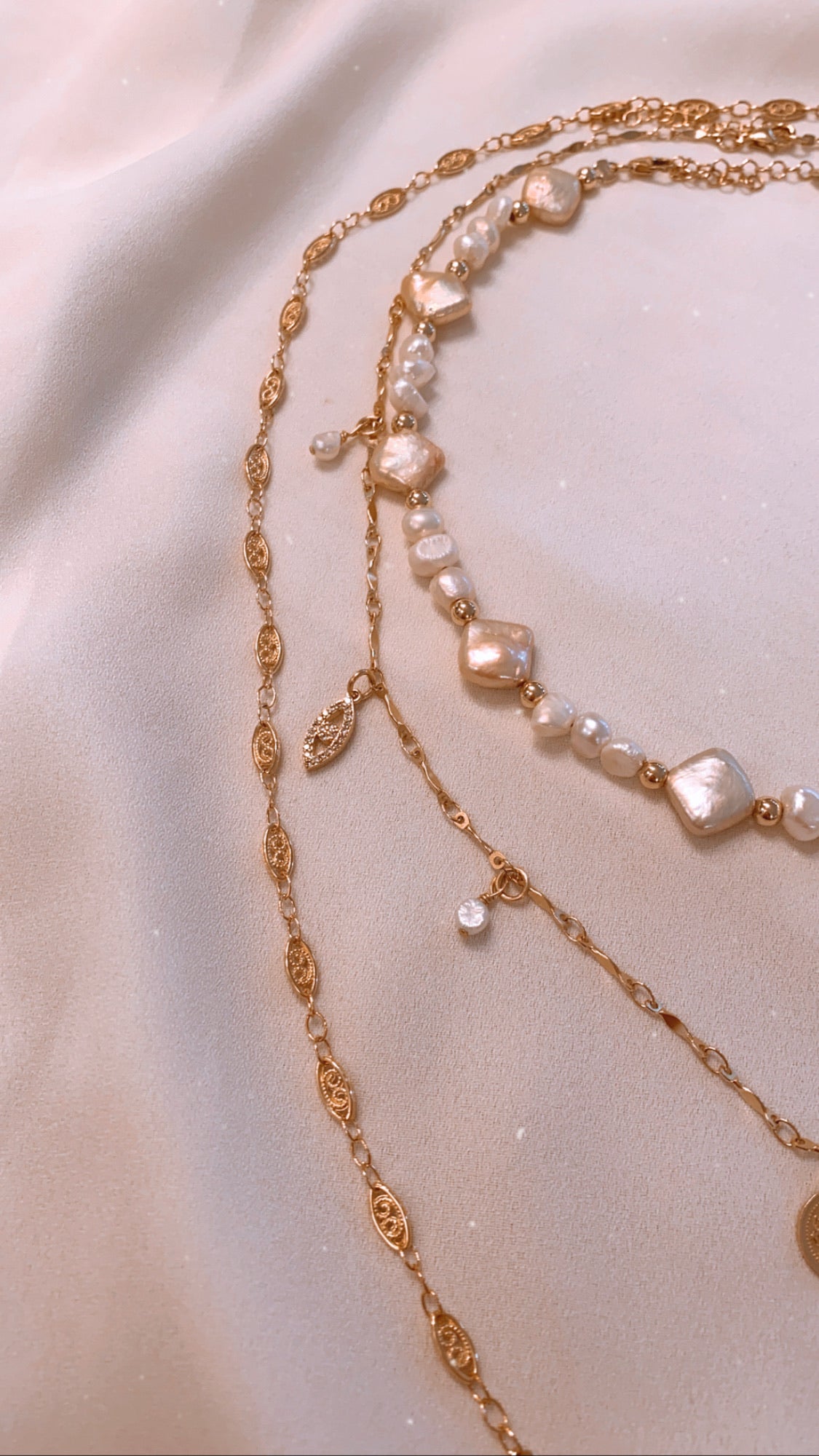 MOON VALLEY necklace gold